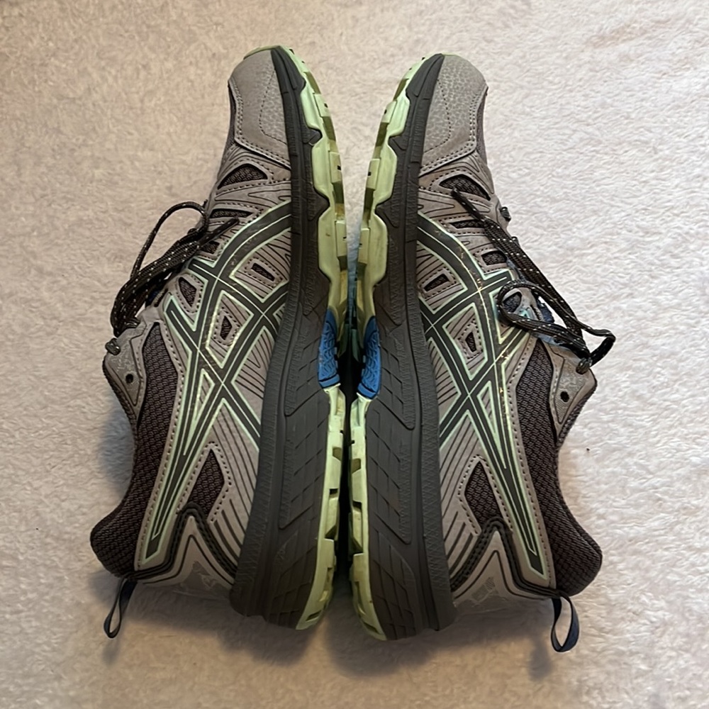 Women’s Asics Gel-Venture 7 Running Shoes. Gray Size 8.